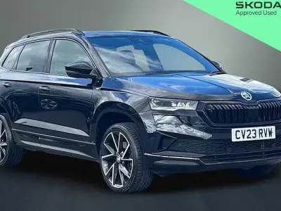 Usado Skoda Karoq SportLine 150 HP (110 kW) 2023 Preto SUV