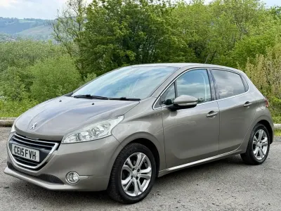 Używany Peugeot 208 Allure 2015 Szary Hatchback