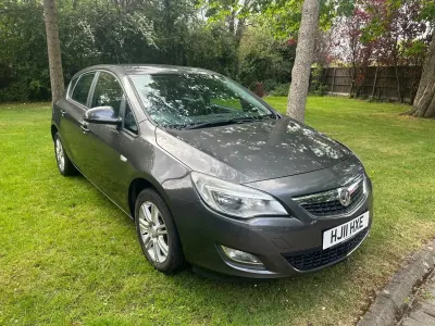 Second-hand Vauxhall Astra 2011 Gri Hatchback