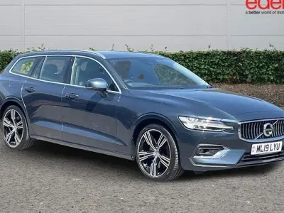 Used Volvo V60 Inscription 250 HP (183 kW) 2019 Blue Estate