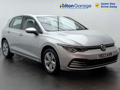 Usado VW Golf VIII Life 130 HP (95 kW) 2023 Prateado Citadino