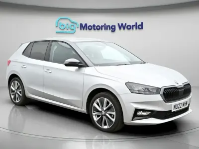 Usado Skoda Fabia Colour Edition 109 HP (80 kW) 2022 Prateado Citadino