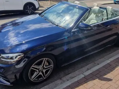 Usado Mercedes C200 AMG line 2019 Azul Descapotable