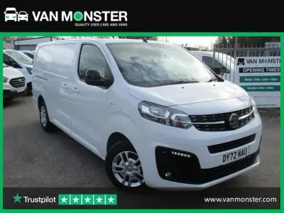 Second-hand Vauxhall Vivaro Sportive 100 CP (73 kW) 2022 Alb Monovolum