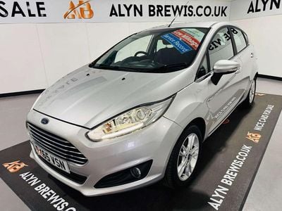 Usado Ford Fiesta Zetec 2015 Prateado Citadino