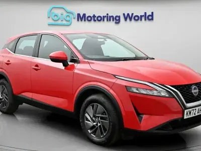 Begagnad Nissan Qashqai Acenta Premium 140 HK (102 kW) 2023 Röd SUV