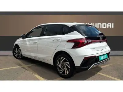 Begagnad Hyundai i20 Advanced 100 HK (73 kW) 2025 Vit Halvkombi