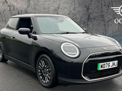 Begagnad Mini Cooper Hatch 133 kW (181 HK) 2025 Svart Halvkombi