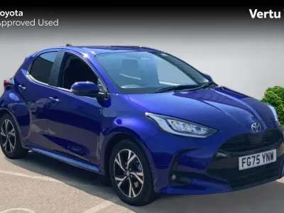 Used Toyota Yaris Design 116 HP (85 kW) 2025 Juniper blue (metallic paint) Hatchback