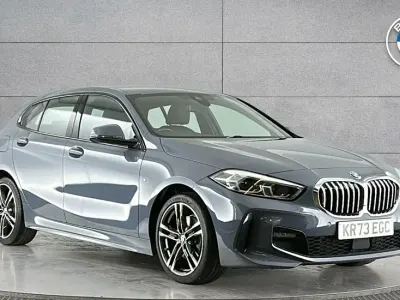 Usado BMW 118 M Sport 134 HP (98 kW) 2023 Cinzento Citadino