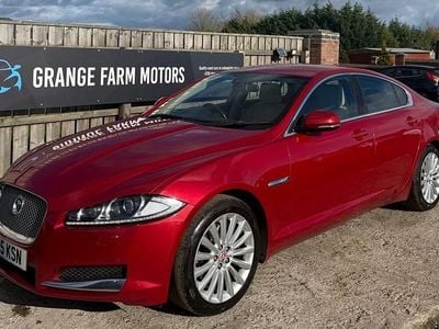 Used Jaguar XF Luxury 200 HP (147 kW) 2015 Red Sedan