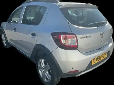 Begagnad Dacia Sandero Lauréate 2016 Silver Halvkombi