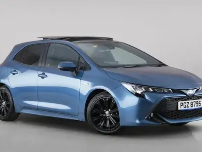 Used Toyota Corolla Design 122 HP (89 kW) 2020 Blue Hatchback