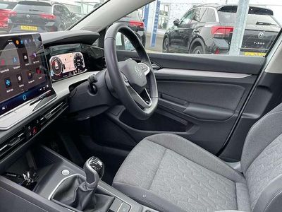 Used VW Golf VIII Life 115 HP (84 kW) 2024 White Hatchback