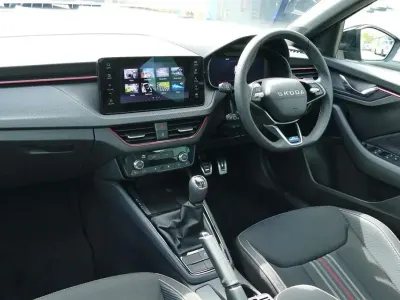 Usado Skoda Scala Monte Carlo 113 CV (83 kW) 2025 Negro Utilitario