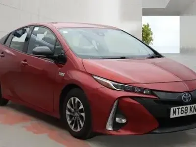 Used Toyota Prius Business Edition 122 HP (89 kW) 2018 Red Hatchback