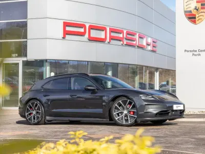 Usado Porsche Taycan Performance Package 11 kW (15 HP) 2024 Cinzento Carrinha