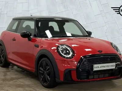 Begagnad Mini Cooper Hatch 134 HK (98 kW) 2022 Röd Halvkombi