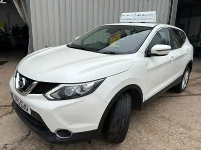 Käytetty Nissan Qashqai Acenta 110 HP (80 kW) 2015 Valkoinen Katumaasturi