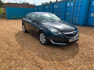 Used Vauxhall Insignia 140 HP (102 kW) 2016 Green Hatchback