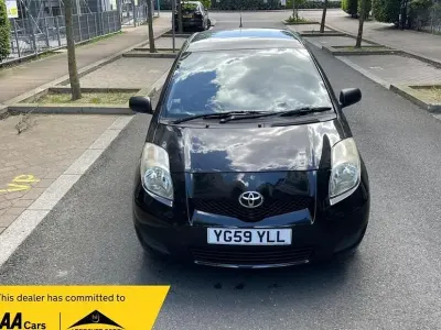 Begagnad Toyota Yaris 2009 Svart Halvkombi