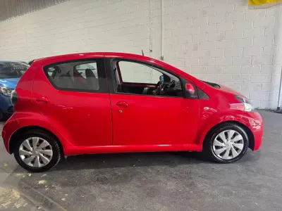 Used Toyota Aygo 68 HP (50 kW) 2014 Multicoloured Hatchback