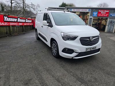 Used Vauxhall Combo Sportive 100 HP (73 kW) 2021 White MPV
