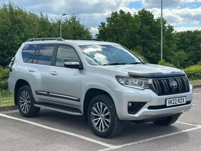 Usado Toyota Land Cruiser 204 HP (150 kW) 2022 Prateado SUV
