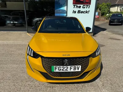 Second-hand Peugeot e-208 GT 98 kW (134 CP) 2022 Galben Hatchback