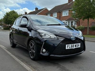 Used Toyota Yaris Hybrid Design 100 HP (73 kW) 2019 Black Hatchback