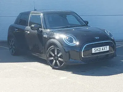 Usado Mini Cooper Exclusive 136 HP (100 kW) 2021 Preto Citadino