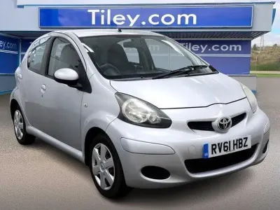 Used Toyota Aygo 68 HP (50 kW) 2011 Silver Hatchback