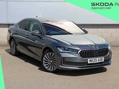 Usado Skoda Superb LAURIN & KLEMENT 142 CV (104 kW) 2025 Gris Utilitario