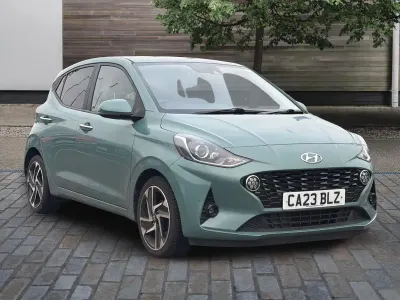 Usado Hyundai i10 Premium 67 HP (49 kW) 2023 Verde Citadino