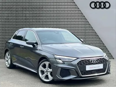 Usado Audi A3 S-Line 147 HP (108 kW) 2023 Cinzento Sedan