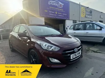 Second-hand Hyundai i30 SE 120 CP (88 kW) 2016 Roșu Hatchback