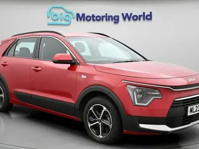 Begagnad Kia Niro 141 HK (103 kW) 2023 Röd SUV