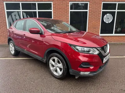 Used Nissan Qashqai Acenta Premium 140 HP (102 kW) 2019 Red SUV