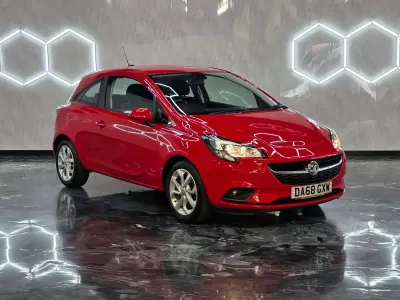 Usado Vauxhall Corsa 75 HP (55 kW) 2018 Vermelho Citadino