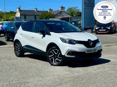 Used Renault Captur Iconic 90 HP (66 kW) 2019 White/black SUV