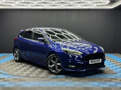 Used Ford Focus ST 250 HP (183 kW) 2016 Blue Hatchback