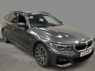 Begagnad BMW 330e M Sport 2022 Grå Kombi