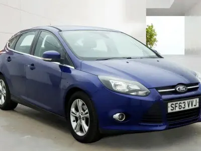 Used Ford Focus Zetec 125 HP (91 kW) 2013 Blue Hatchback
