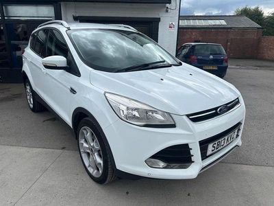 Käytetty Ford Kuga Titanium 140 HP (102 kW) 2013 Valkoinen Katumaasturi