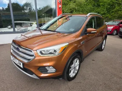 Usado Ford Kuga Titanium 180 HP (132 kW) 2017 Castanho SUV