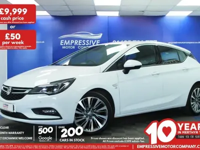 Used Vauxhall Astra Elite 150 HP (110 kW) 2018 White Hatchback