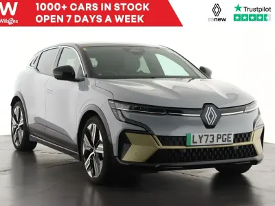 Begagnad Renault Megane E-Tech Iconic 160 kW (218 HK) 2024 Grå Halvkombi