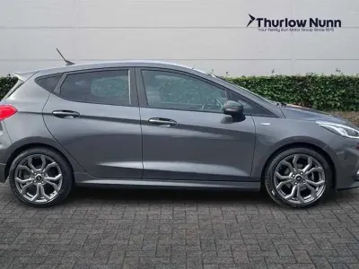 Usado Ford Fiesta ST-Line 95 HP (69 kW) 2021 Cinzento Citadino