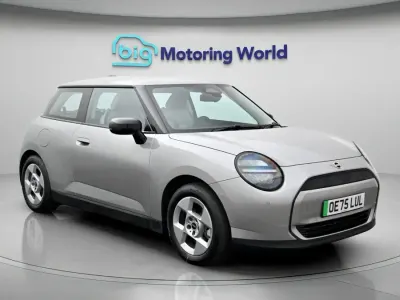 Begagnad Mini Cooper Classic 135 kW (184 HK) 2025 Silver Halvkombi
