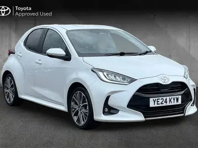Used Toyota Yaris 114 HP (83 kW) 2024 Platinum white pearl Hatchback